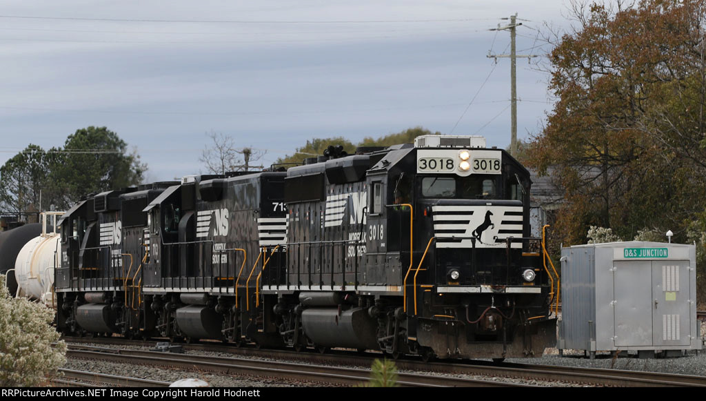 NS 3018 leads the Durham yard job at D&S Junction